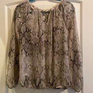 Tan alligator print blouse, Jennifer Lopez